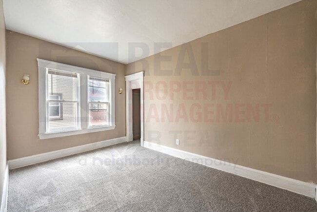 Building Photo - 121 Logan St Unit Lower