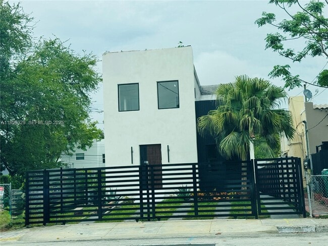 Building Photo - 905 SW 13th Ct Unit 1