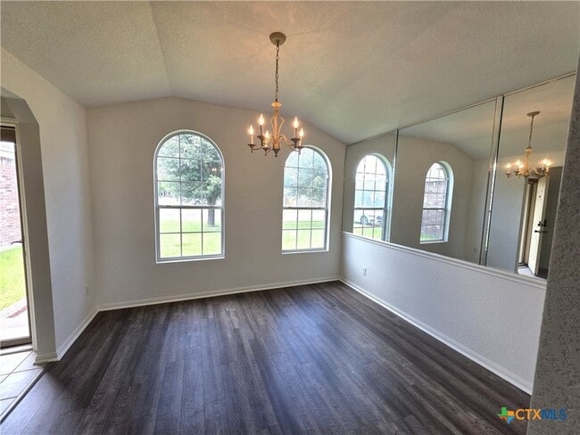 2402 Mikulec Dr
