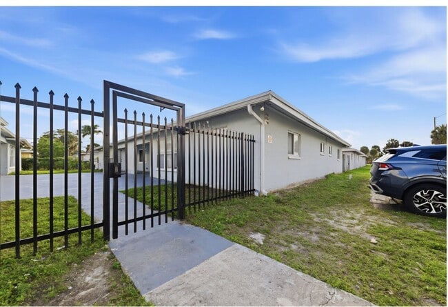 Building Photo - 5704 NW 28th St