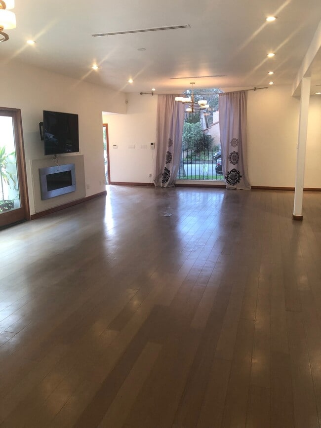 Photo - 128 S Carson Rd