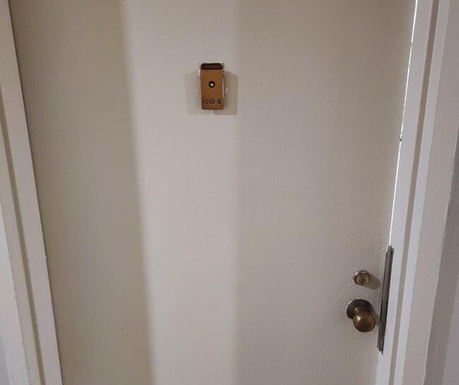 Photo - 1600 S Eads St Unidad ID1331354P