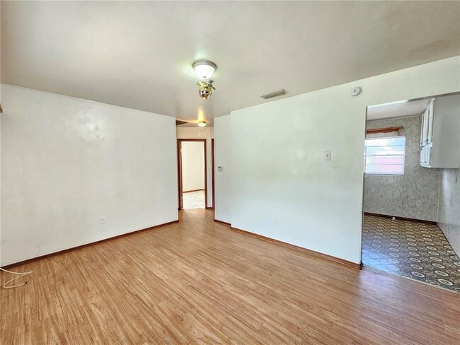 Photo - 2302 Burns St