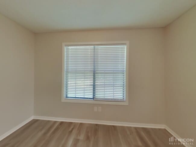 Photo - 114 Scarborough Ct