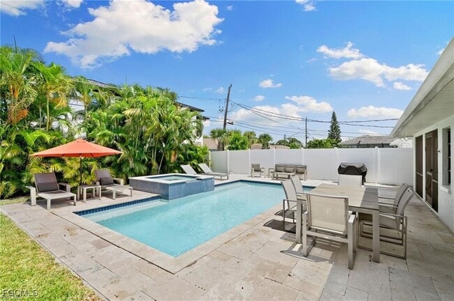 Building Photo - 521 102nd Ave N