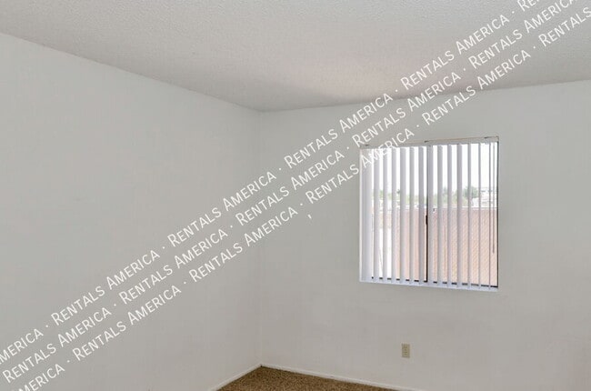 1366 N Riverview Blvd