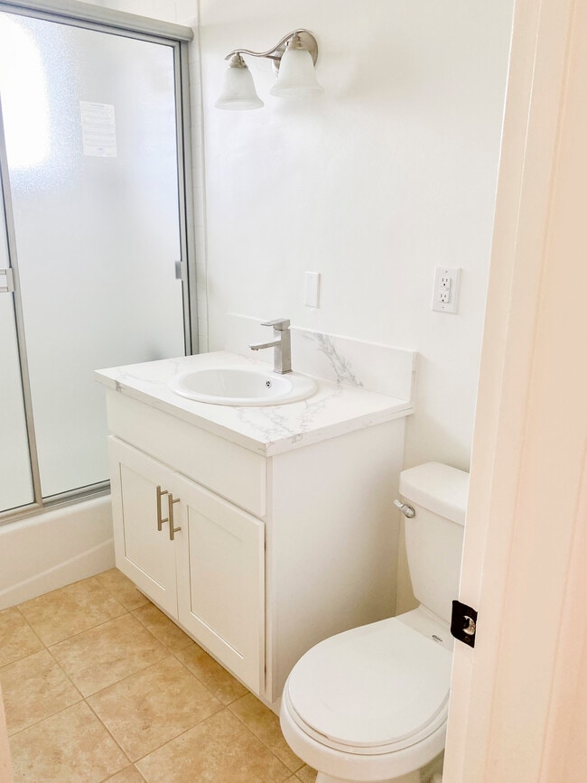 Photo - 3375 Manning Ave