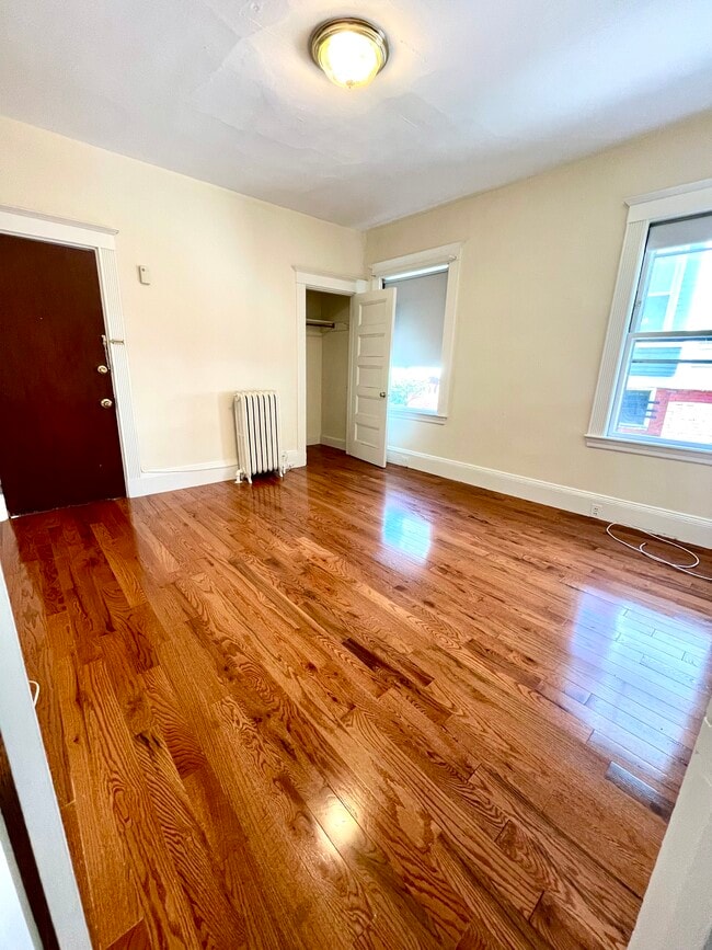 Photo - 81 College Ave Unidad 1R