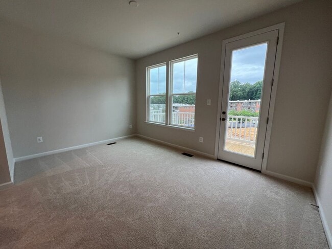 Photo - 6072 Beake St