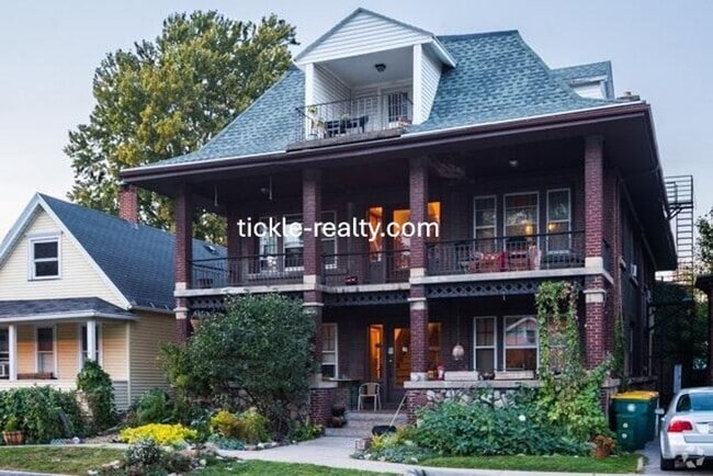 Building Photo - Large 2 Bedroom in Swillburg - Covered Porch Unit 3 Rental