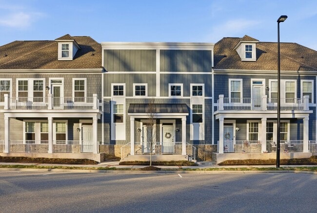 Building Photo - Stylish Townhouse Living in the Heart of Williamsburg