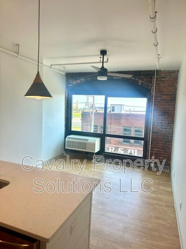 Photo - 1831 W Michigan St