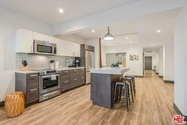 Photo - 932 S Hill St Unit 405