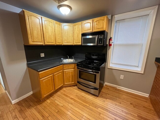 Building Photo - 4900 Walton Ave
