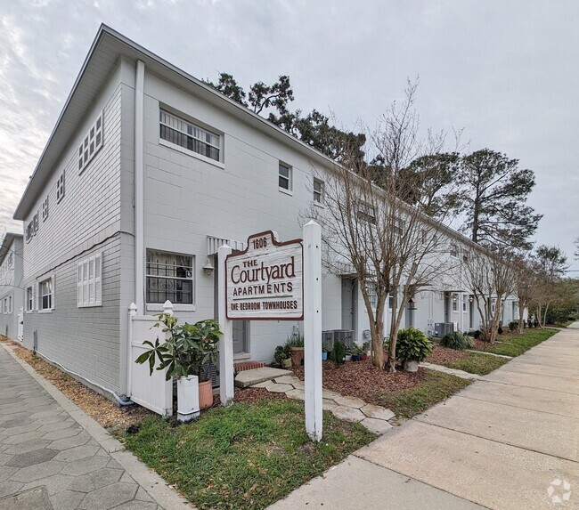 Building Photo - Courtyard Apartments