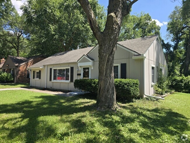 Building Photo - 2805 W 75th St Rental