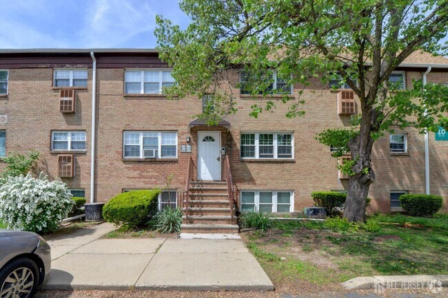 Building Photo - 382 College Dr Rental