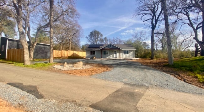 Photo - 3668 Aileen Way