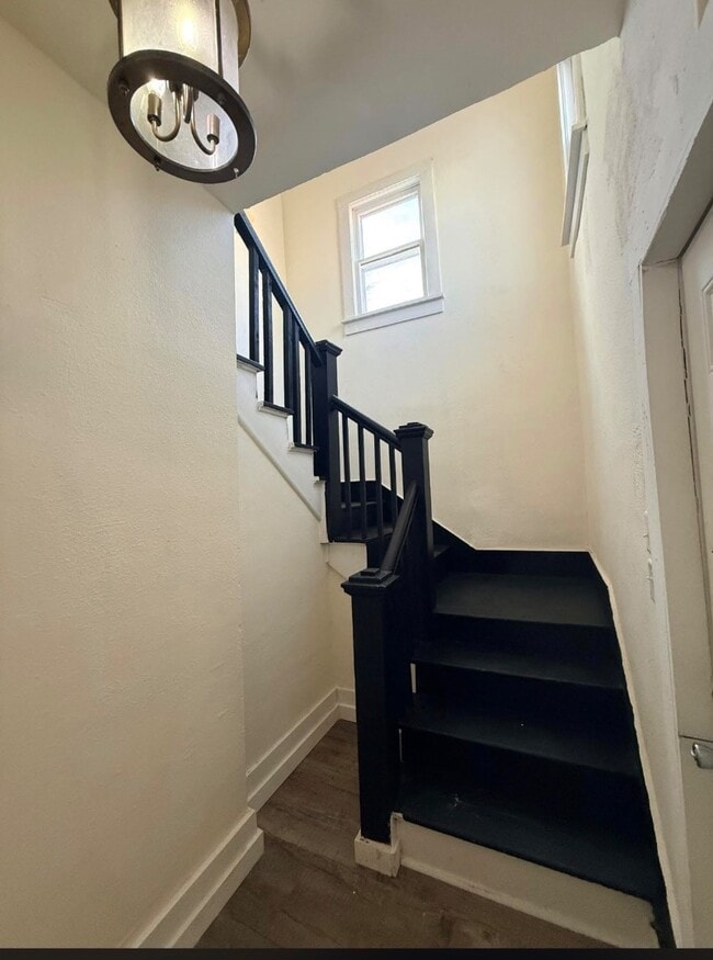 Photo - 818 W 4th St