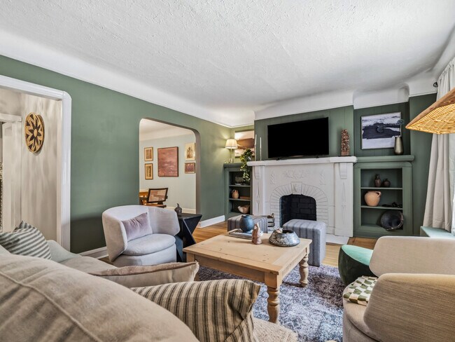 Building Photo - 3621 Silsby Rd Unit ID1332844P