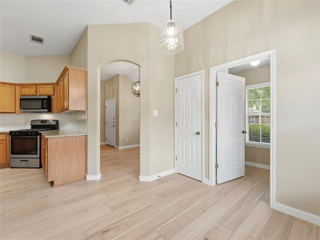 1004 Downridge Dr