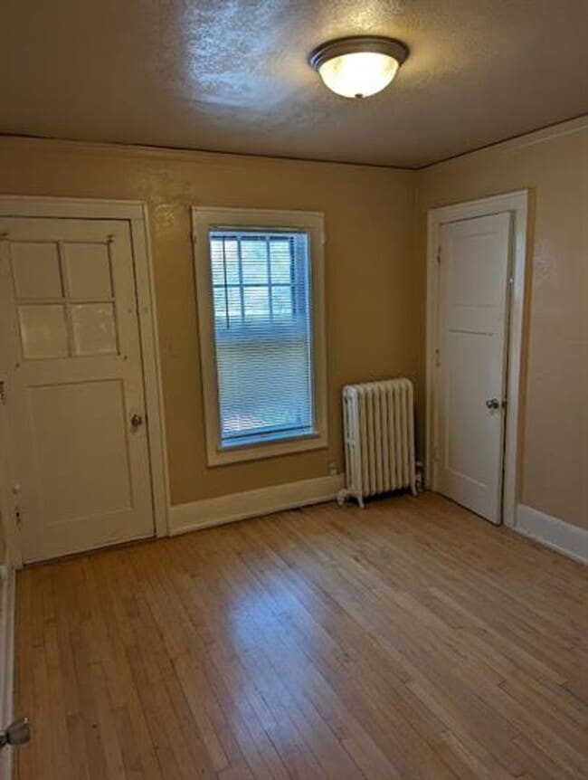 3035 N Stowell Ave Unit 3037 N Stowell Upper