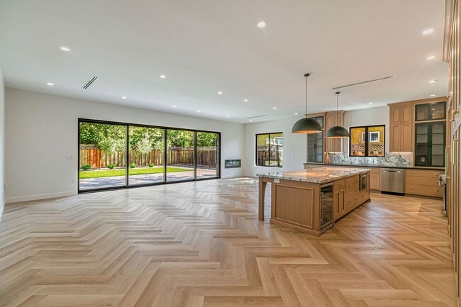 Stunning 4 Bedroom Saratoga Home - Stunning 4 Bedroom Saratoga Home