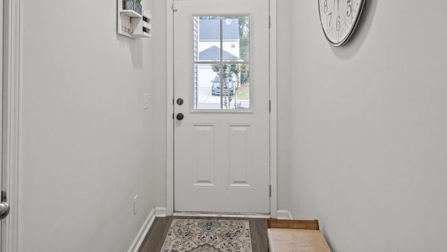 Photo - Stylish 3 Bedroom Home in in The Commons – Richmond Hill Living at Its Finest