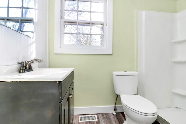 Photo - 1208 Saratoga Dr