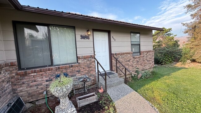Building Photo - 990 Highline Dr Rental