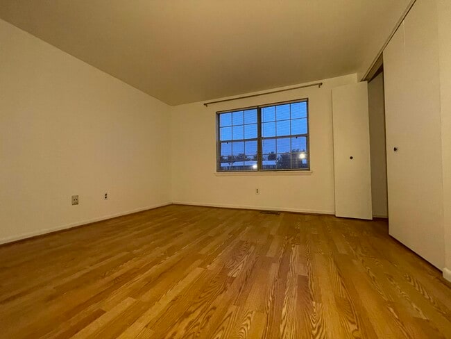 Photo - 1127 Providence Ct