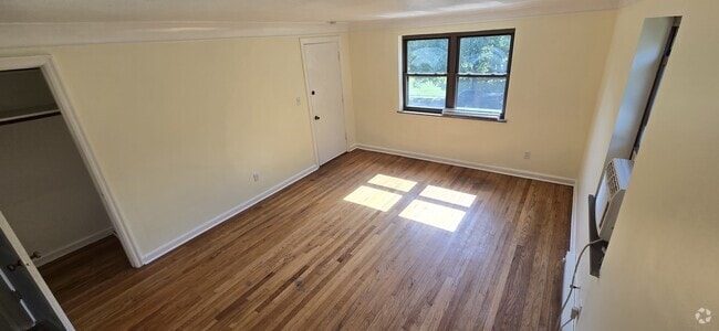 Building Photo - 7115 Eastlawn Dr Unit 1 Rental