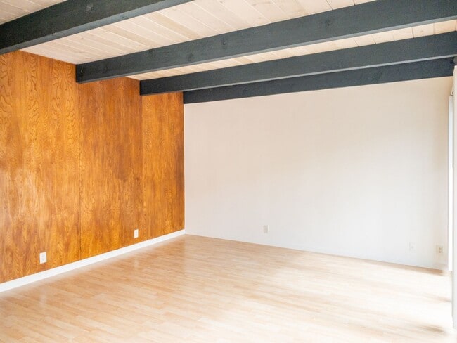 Photo - Tranquil Top Floor 1BR/1BA Unit! Large Private Balcony! Tam Valley! Parking! Laundry! Storage! PR... Unit #6