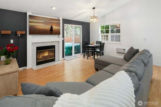 Photo - 8215 1st St SE