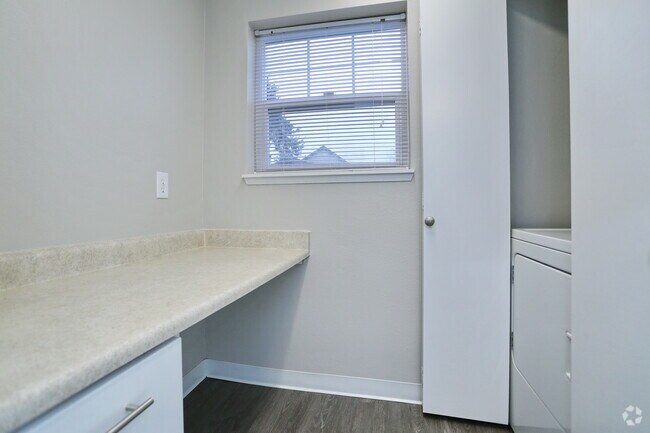 1BR, 1BA - 798 SF