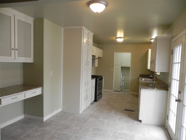 7827 Marilyn Ln