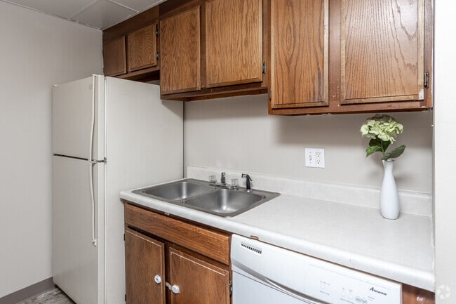 2HAB, 1BA - 1,055 ft² - Oakwood