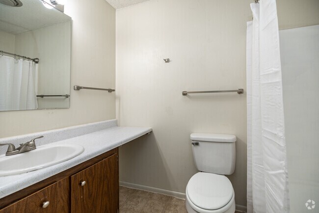 2BR, 1BA Upper Floor - 645SF - Bathroom