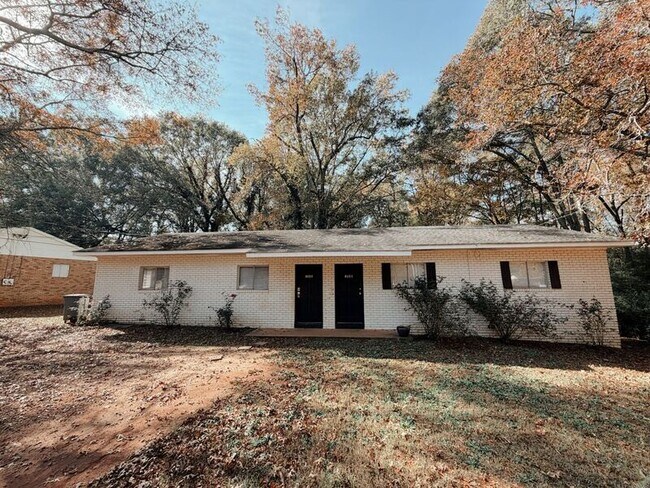 Building Photo - 155 Sycamore Ln Unit A