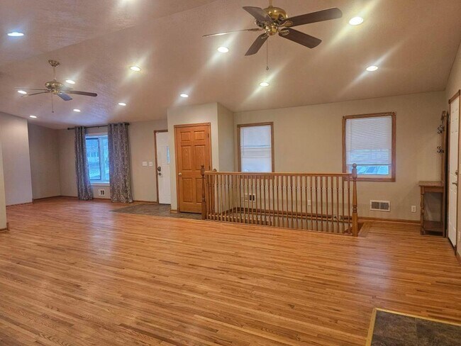 Photo - 1209 Pearson Pkwy