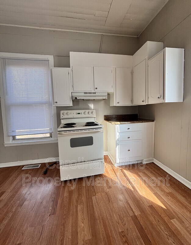 Photo - 402 N Poplar St