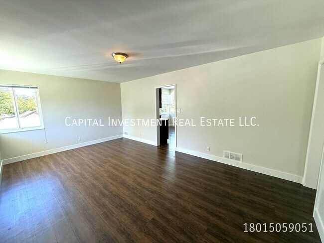 Photo - 561 Wilson Ave S