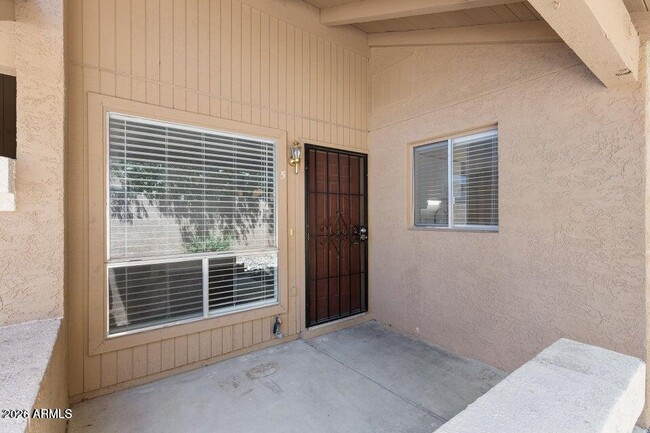 Photo - 330 W Tonopah Dr