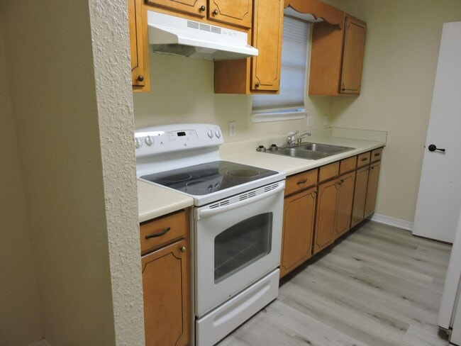 Photo - 604 Henderson St