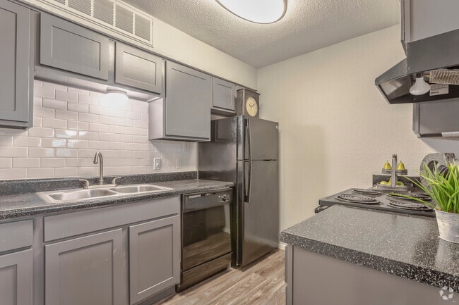 1BR, 1BA - 675 SF A2 - Kitchen