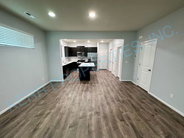 Photo - 17124 SE Crossroads Ave