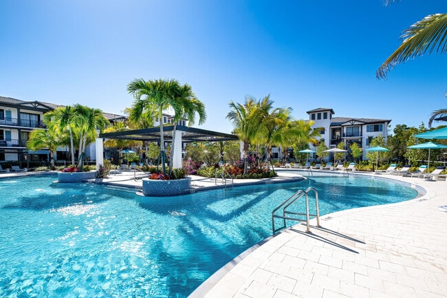 Photo - Town Hollywood