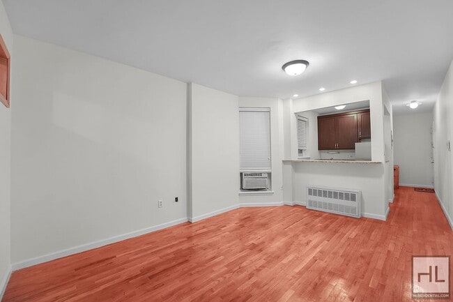 Photo - WEST 43 STREET Unidad 2C