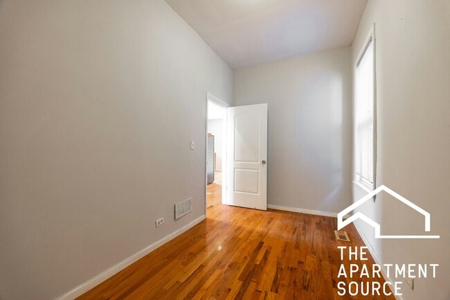 Photo - 2416 N Maplewood Ave Unit 1