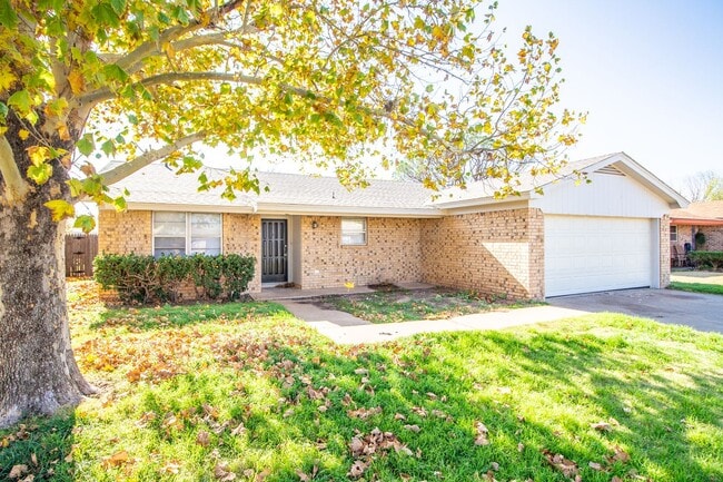 Charming 3 Bedroom 2 bathroom house!! - Charming 3 Bedroom 2 bathroom house!!
